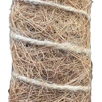 Tutor învelit cu fibre de cocos, de aproape. 