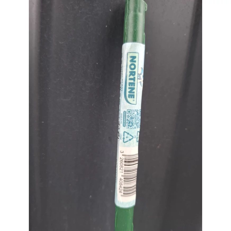 Tutor din oțel cu înveliș din plastic, disponibil în diverse dimensiuni.