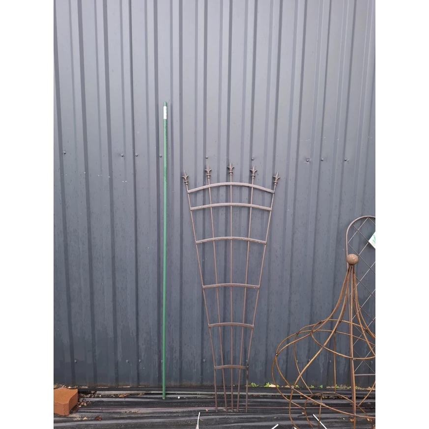 STEEL PLAST Tutor din oțel cu înveliș din plastic în pepiniera noastră. 